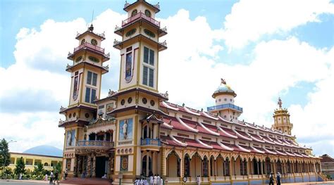 Cao Dai Temple in Tay Ninh - Amazing place to worship