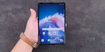 LG Rollable Phone Gets Review In 10-Minute YouTube Video