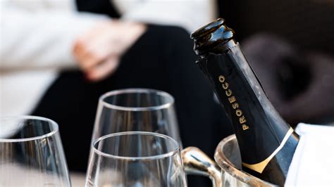 20 Best Proseccos to Drink