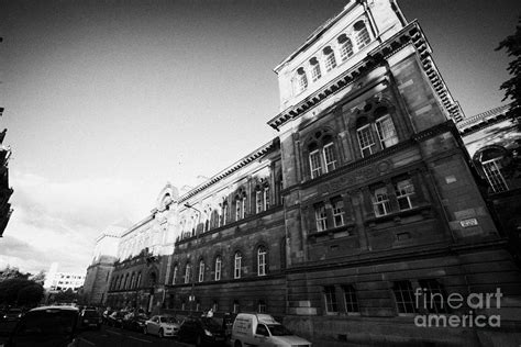 University Of Edinburgh Medical School On Teviot Place Photograph by ...