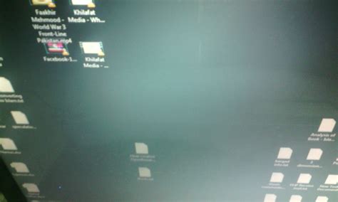 display - What is this window logo like white shade on my laptop screen? - Super User