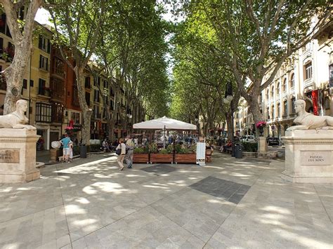 Top 5 best streets to see in Barcelona - Discover Walks