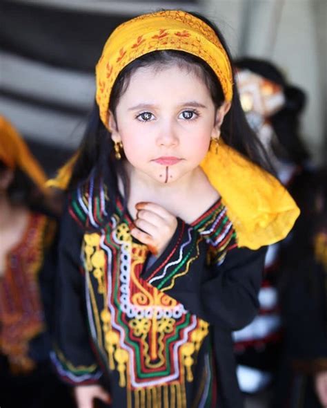 Saudi girl wearing traditional dress in saudi Arabia | Saudi arabia culture traditional dresses ...