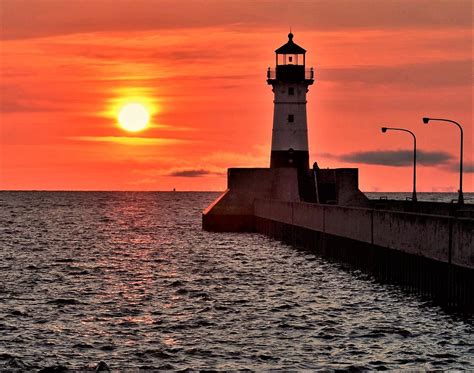 Duluth North Pier Light