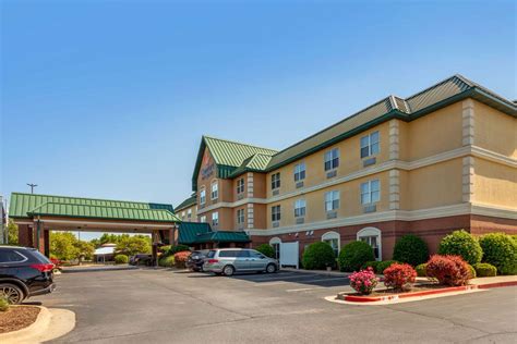 Comfort Inn & Suites Fayetteville, AR - See Discounts