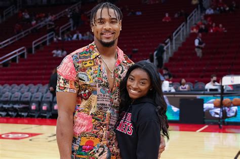 Simone Biles and Fiancé Jonathan Owens Reveal the Exact Moments They Fell in Love | Glamour