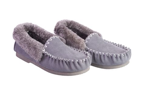 3 Tips for Choosing the Right Diabetic Slippers for You - Wake Up Roma!