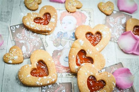 Great British Bake Off Biscuit Inspiration | Shapes biscuits, Biscuit ...