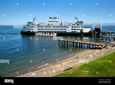 Mukilteo Ferry Dock. A Washington State ferry at the Mukilteo ferry ...