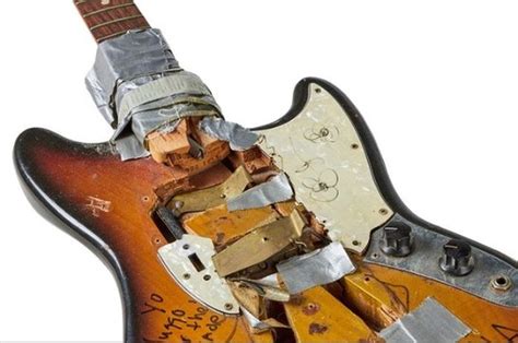 Gitar Fender Mustang yang Diancurin Kurt Cobain Dilelang dan Terjual Rp 7,5 Miliar! - Hai