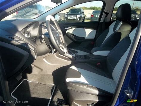 Arctic White Interior 2013 Ford Focus SE Hatchback Photo #74088686 ...