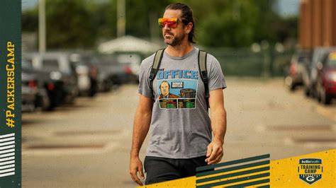 Seratus Link: QB Aaron Rodgers arrives at Lambeau Field for training ...