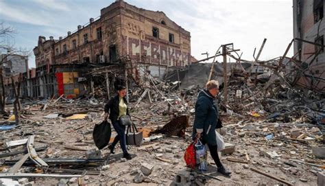 Ukraine invasion: Residents of Mariupol try to survive among its ruins ...