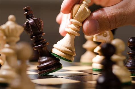 Schach lernen: 6 Regeln & 10 Tipps für Anfänger