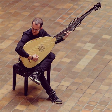 The Solo Theorbo – Musicivic