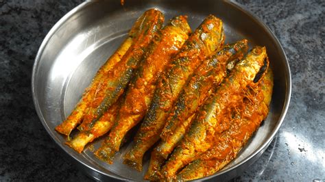 Kerala Mathi Fish Fry | Sardine - Mathi - Chala Varauthathu Recipe ...