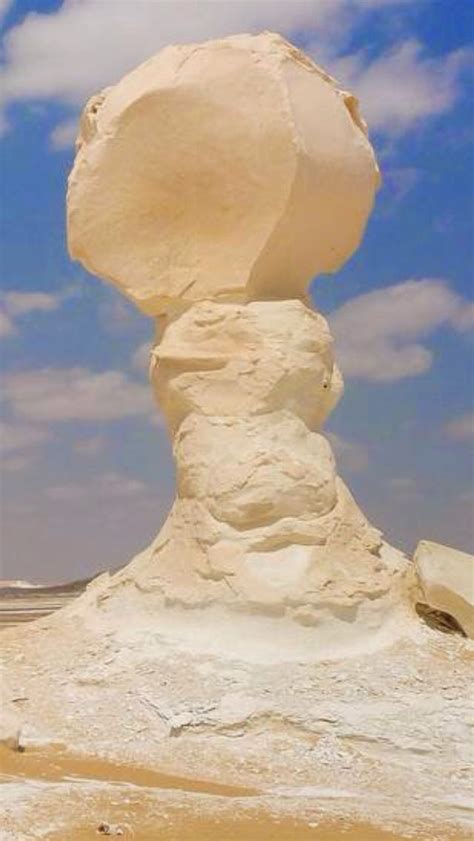 White Desert Sahara (Sahara el Beyda, Egypt): Bulbous white rocks ...