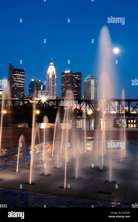 Cleveland ohio skyline at night hi-res stock photography and images - Alamy