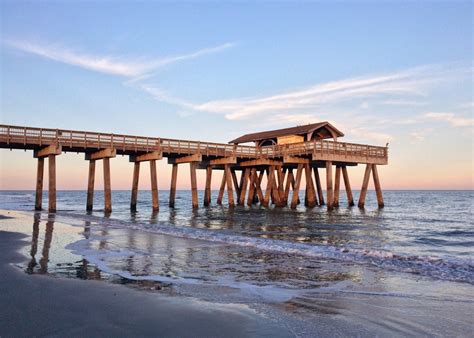 Beach & pier · Free Stock Photo