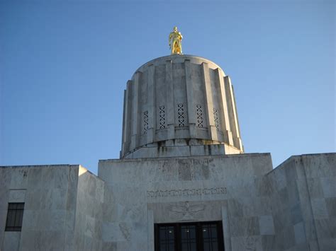 Sjima's World: The Oregon State Capitol