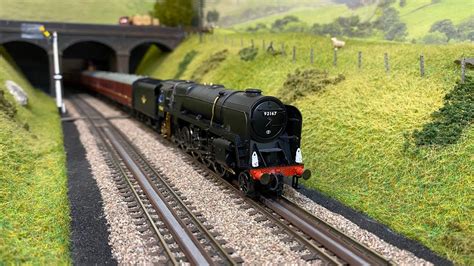 Hornby 9F 92167 running on Alexton - YouTube