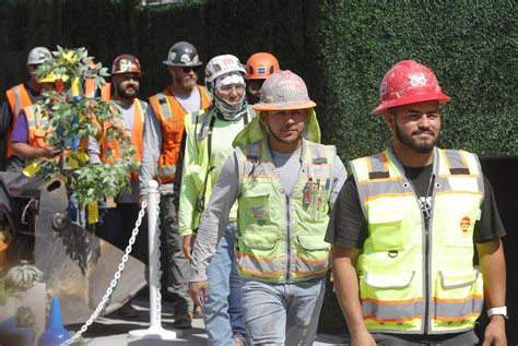 City of Hope Orange County holds 'topping off' for cancer hospital - Los Angeles Times