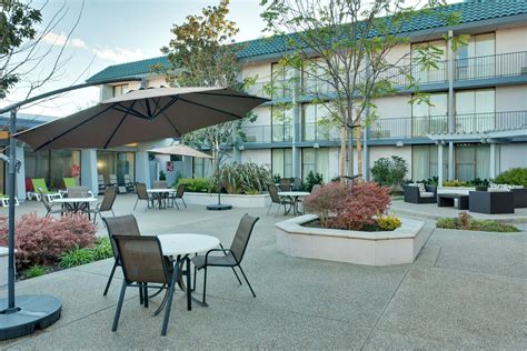 Holiday Inn, Dublin Ca | Valley hotel, Holiday inn, Outdoor decor