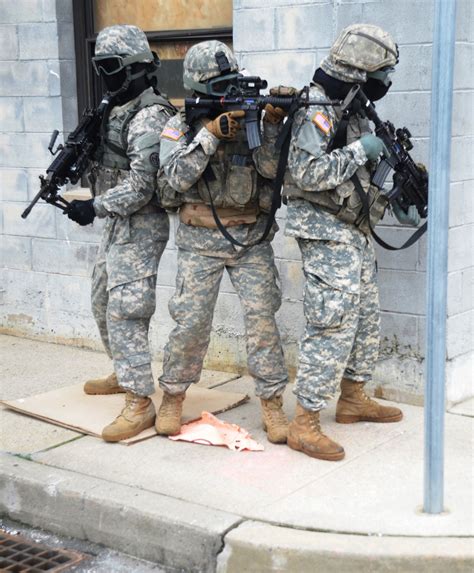 New York National Guard Soldiers develop urban combat skills at police ...