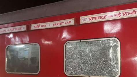 Stone pelted at Sealdah-Rajdhani Express, six injured