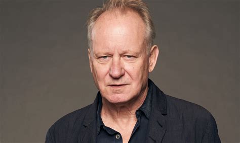 ¿Cuánto mide Stellan Skarsgård?