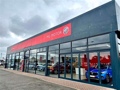 Waylands opens brand new MG Newbury dealership