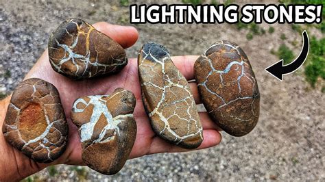 I've NEVER FOUND Treasure Like THESE Before! "Lightning Stone" Hunting ...