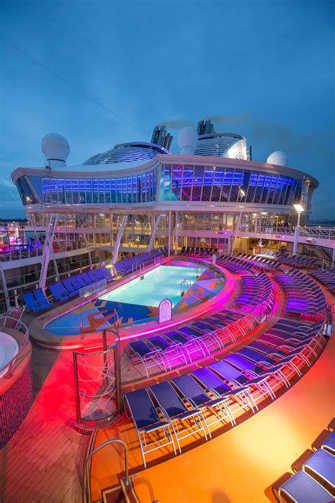 Onboard the World’s Largest Passenger Ship (25 Photos) » TwistedSifter