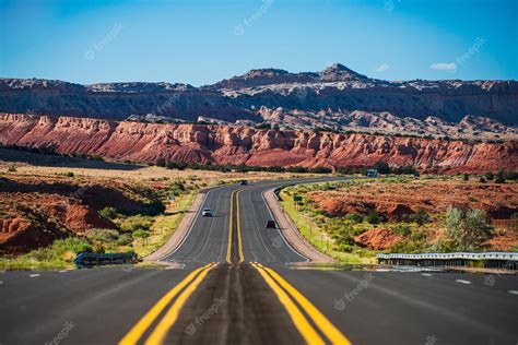 Premium Photo | Natural american landscape with asphalt road to horizon