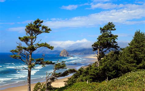 Serene Oregon Coastline in 4K Ultra HD Wallpaper