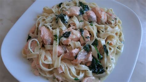 Creamy salmon spinach tagliatelle pasta - YouTube