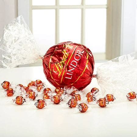 Lindt Lindor Milk Chocolate Truffles Holiday Giant Ball, 40 count, 16.9 ...