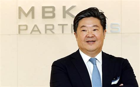 MBK Partners chairman donates $10 mn for renovation at New York Met Museum : 네이트 뉴스