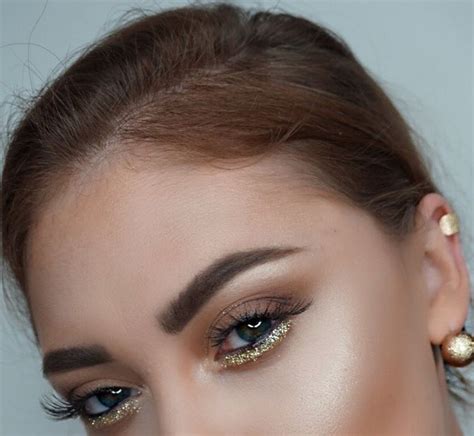 gold glitter eyeliner (With images) | Gold glitter eyeliner, Glitter ...