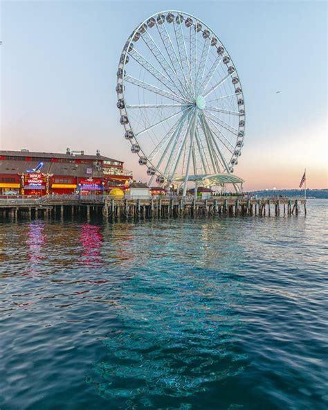 Seattle Great Wheel at Sunset Stock Image - Image of sunset, tourism ...