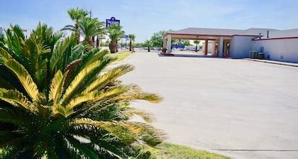 Top Hotels in Carrizo Springs, TX - Cancel FREE on most hotels | Hotels.com