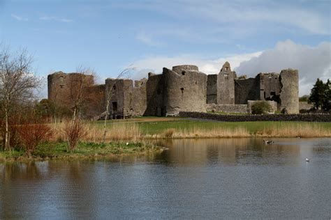 Roscommon Castle | ticket prices and opening hours information | map