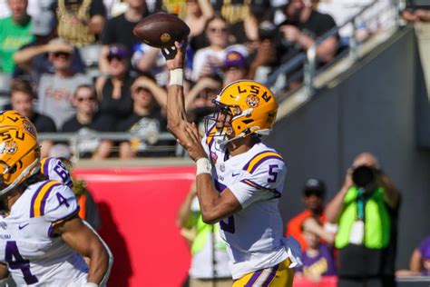 ESPN ranks Jayden Daniels among top 10 best QBs in college football