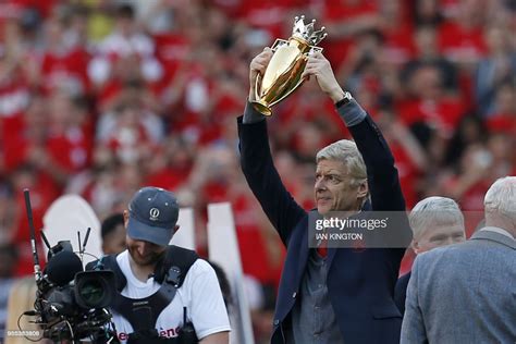 Arsenal Invincibles Gold Premier League Players - Staff Winners Trophy ...