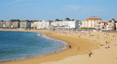 People at La Grande Plage Beach, Saint-Jean-de-Luz Editorial ...