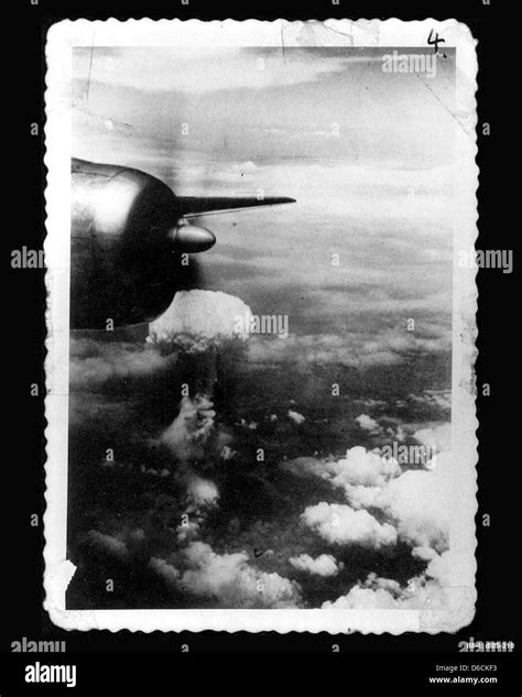 Atomic bomb cloud hi-res stock photography and images - Alamy