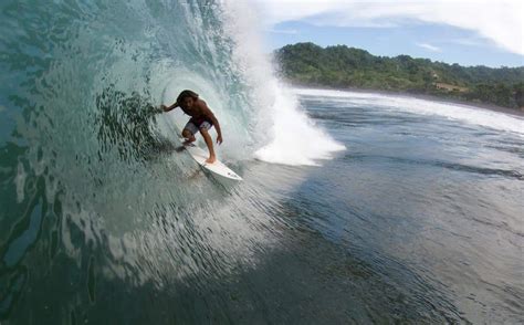 Costa Rica's Playa Hermosa named as World Surfing Reserve