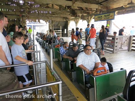 Viper at Six Flags Great America | Theme Park Archive