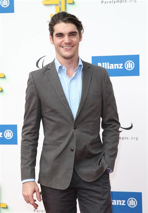 Breaking Bads Walt Jr actor RJ Mitte looks unrecognisable 9 years on ...