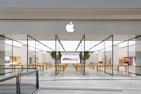 Victorian Apple Stores closed from tomorrow due to COVID-19 Spike » EFTM